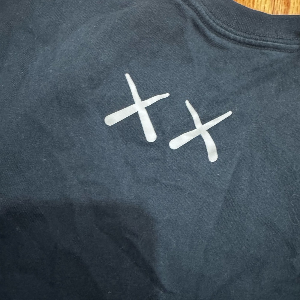 Kaws x Uniqlo Boy’s Black Crew Neck T-Shirt - Picture 4 of 4